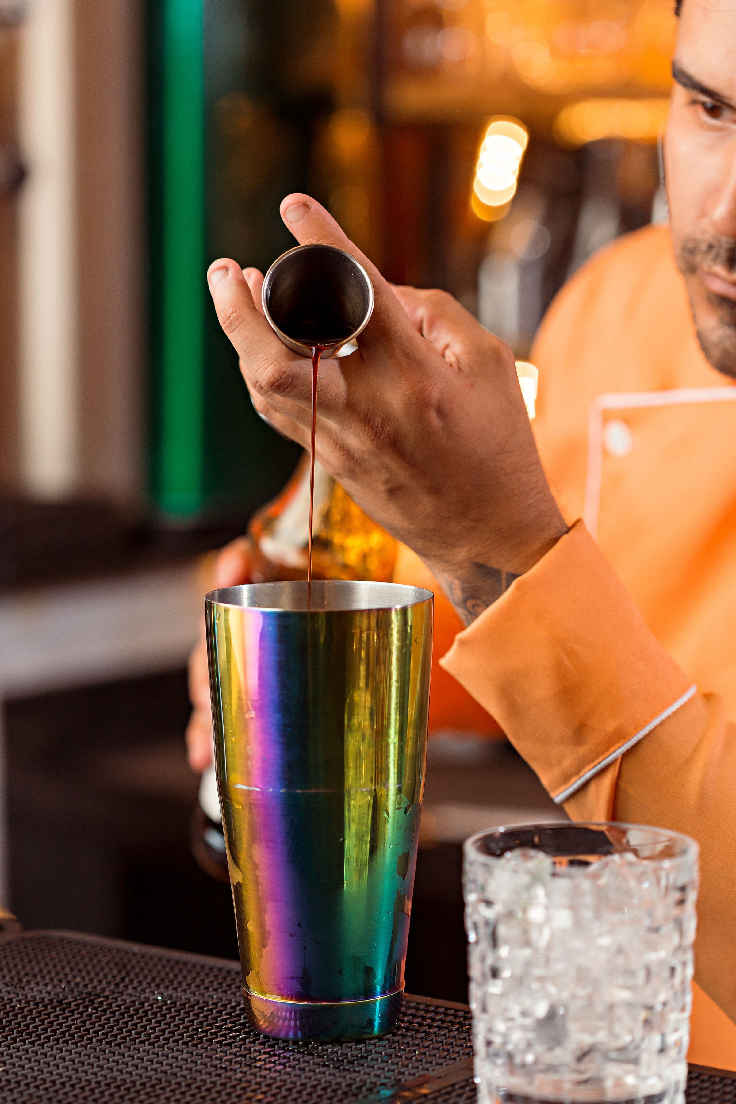 Detalhe da coquetelaria ShakeUp Bartenders 3